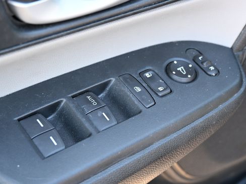 Used 2019 Honda CR-V LX image 15