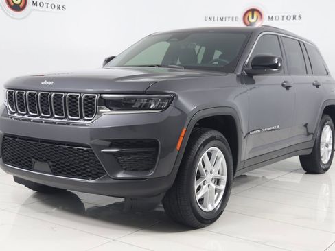 Used 2025 Jeep Grand Cherokee Laredo X w/ Luxury Tech Group I image 5