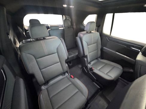 Used 2024 GMC Acadia AT4 w/ Luxury Package image 17