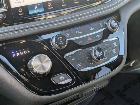 New 2026 Chrysler Pacifica Select image 13