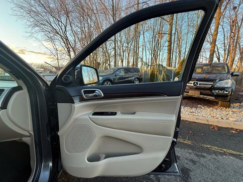 Used 2014 Jeep Grand Cherokee Limited image 29