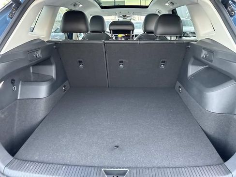 Certified 2025 Volkswagen Tiguan SE w/ Panoramic Sunroof Package image 5