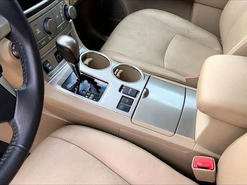 Used 2013 Toyota Highlander SE FWD image 17