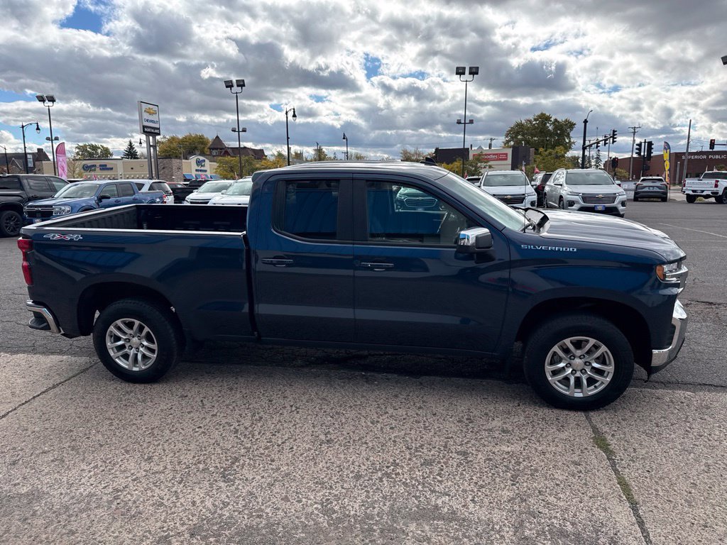 Used 2021 Chevrolet Silverado 1500 LT AWD/4WD image 9