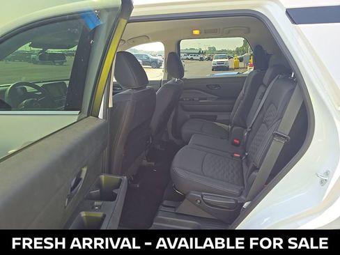 Used 2025 Nissan Pathfinder SV FWD image 13