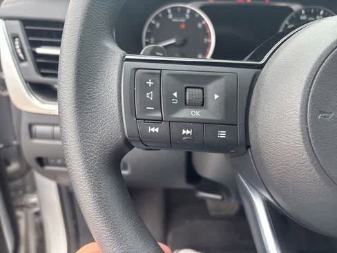 Used 2023 Nissan Rogue SV FWD image 11