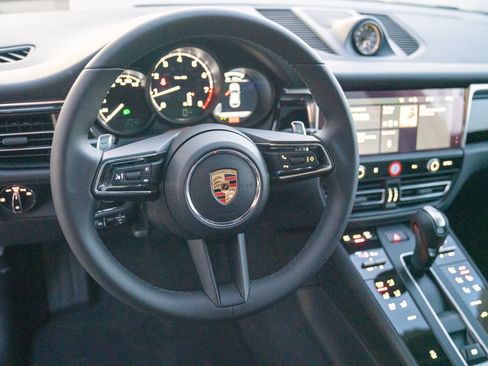 Certified 2026 Porsche Macan AWD/4WD image 14