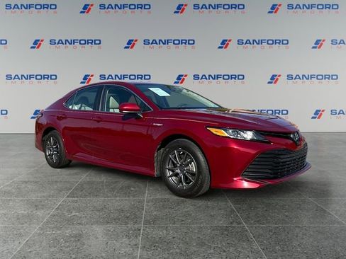 Used 2020 Toyota Camry LE image 7