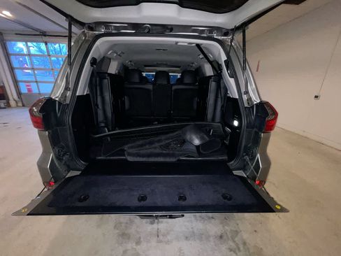 Used 2017 Lexus LX 570 4WD image 25