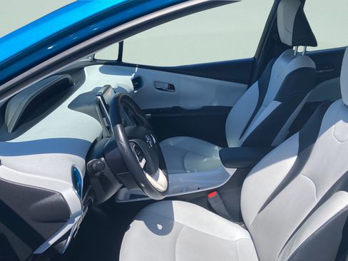 Used 2017 Toyota Prius Prime Advanced FWD image 10