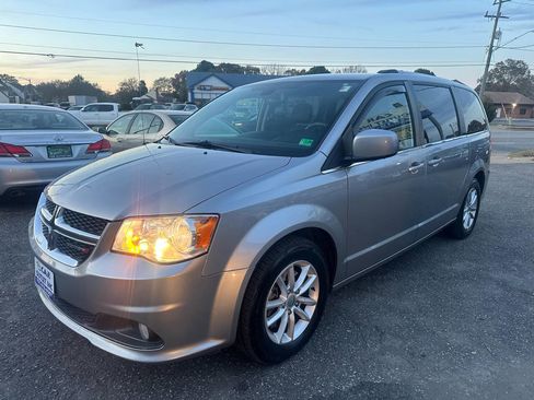 Used 2020 Dodge Grand Caravan SXT image 1
