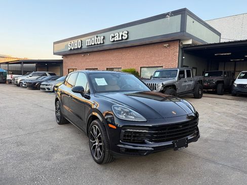 Used 2021 Porsche Cayenne S image 2