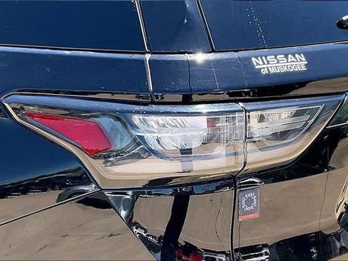 Used 2020 Chevrolet Traverse Premier FWD image 23