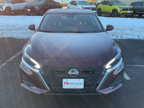 Used 2024 Nissan Altima 2.5 SV w/ SV Premium Package image 2