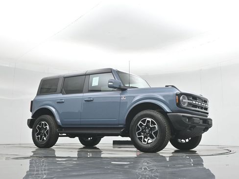 New 2025 Ford Bronco Outer Banks image 3