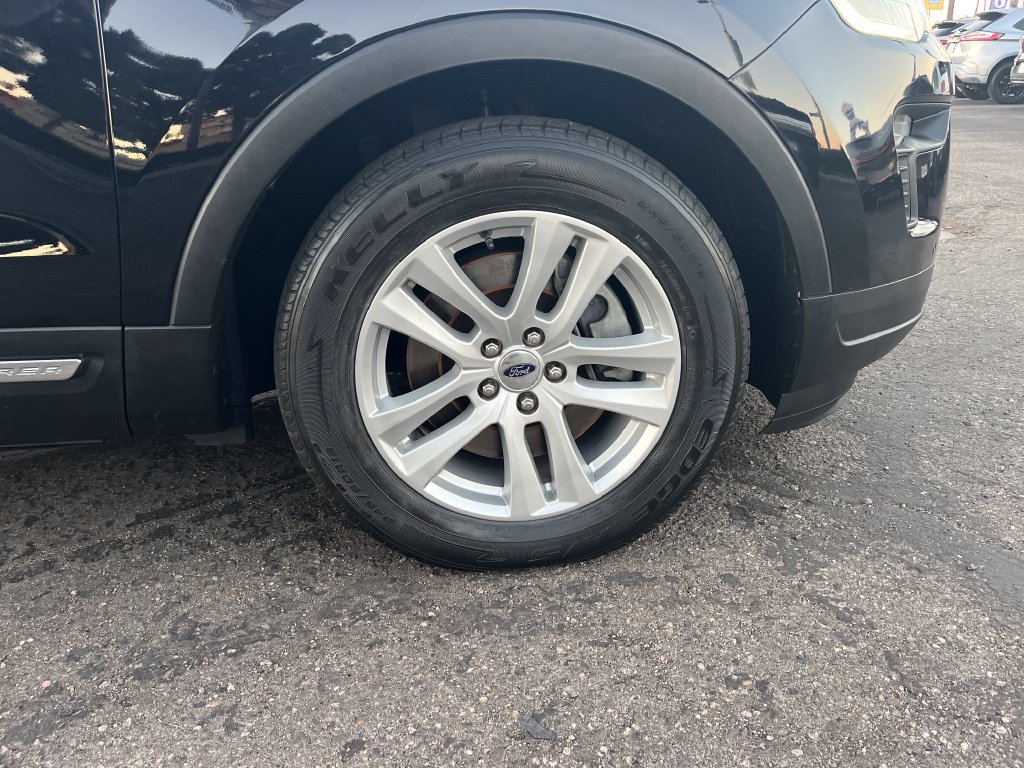 Used 2018 Ford Explorer XLT w/ Equipment Group 202A AWD/4WD image 27