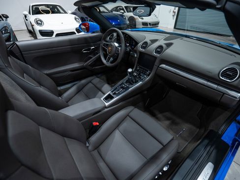 Used 2022 Porsche 718 Boxster RWD image 30