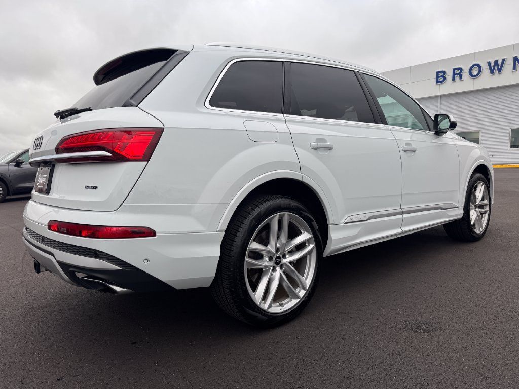 Used 2025 Audi Q7 3.0T Premium Plus AWD/4WD image 5