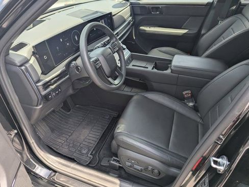 Used 2025 Hyundai Santa Fe Calligraphy AWD/4WD image 9