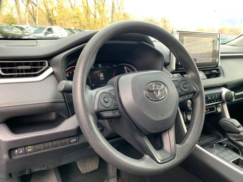 Used 2025 Toyota RAV4 XLE image 34