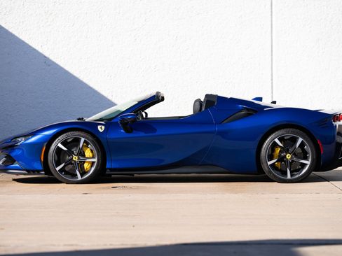Used 2025 Ferrari SF90 Spider image 18