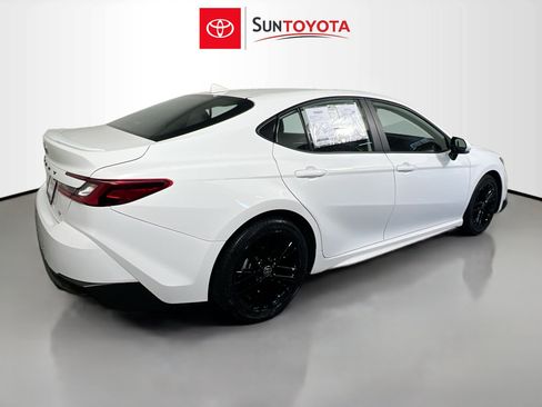 Used 2025 Toyota Camry SE FWD image 4