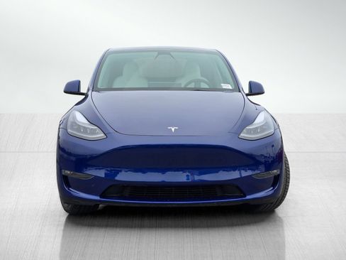 Used 2023 Tesla Model Y Long Range AWD/4WD image 2