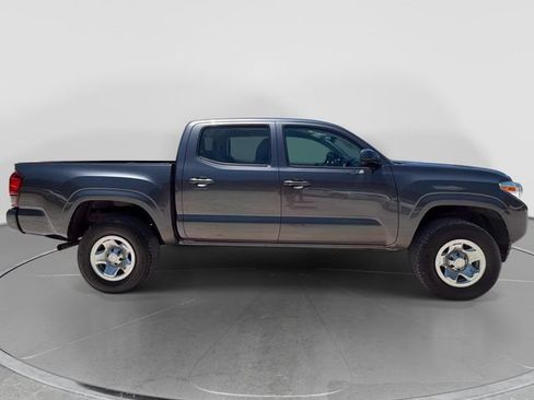Used 2018 Toyota Tacoma SR AWD/4WD image 2