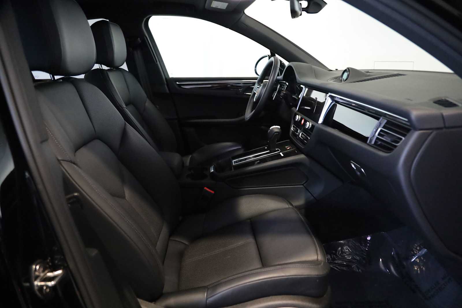 Used 2025 Porsche Macan AWD/4WD image 13
