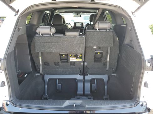 Used 2024 Toyota Sienna XSE w/ XSE Plus Package FWD image 7