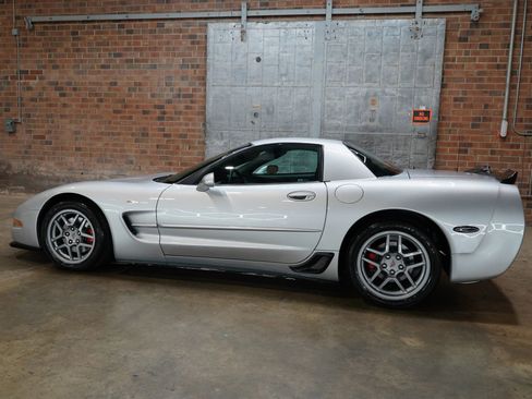 Used 2003 Chevrolet Corvette Z06 w/ Memory Package, 3 Drivers RWD image 10