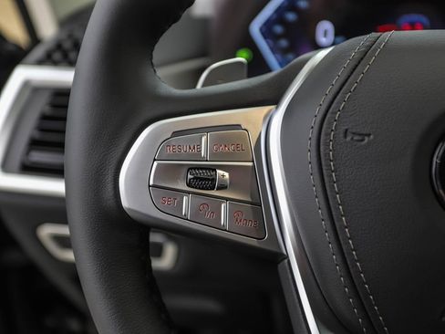 Used 2025 BMW X7 xDrive40i image 12