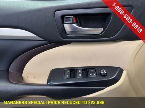 Used 2019 Toyota Highlander SE image 26
