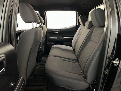 Used 2019 Toyota Tacoma TRD Off-Road AWD/4WD image 9