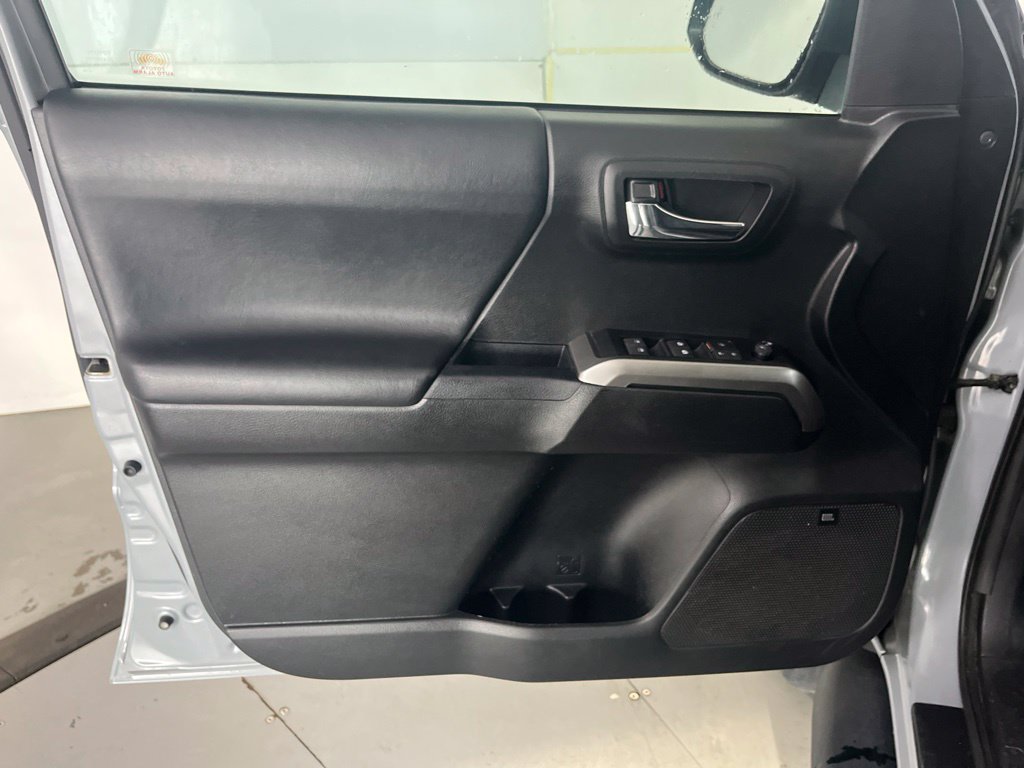 Used 2019 Toyota Tacoma Limited AWD/4WD image 25