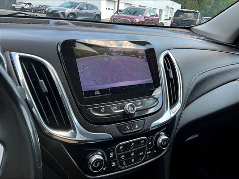Used 2023 Chevrolet Equinox Premier image 17
