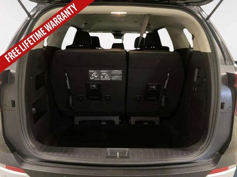 Used 2025 Kia Carnival FWD image 32