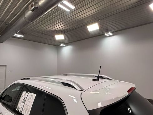 Used 2017 Jeep Cherokee Limited AWD/4WD image 42