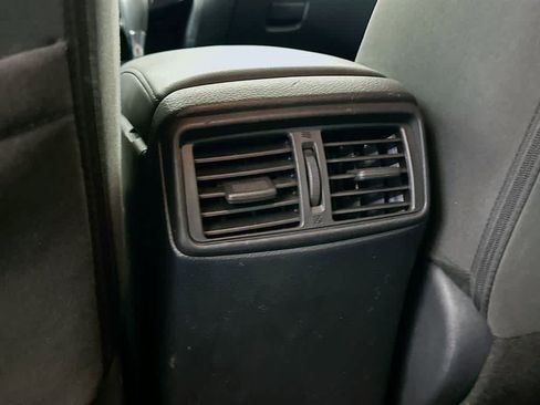 Used 2016 Nissan Rogue S FWD image 13