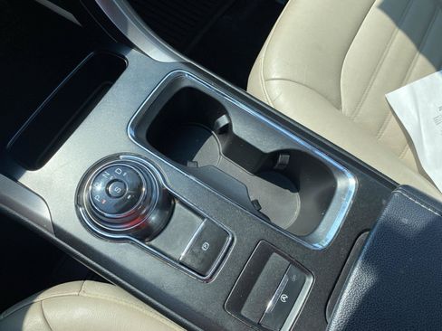 Used 2017 Ford Fusion SE FWD image 14