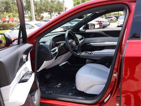 Used 2024 Cadillac Lyriq Sport RWD image 33
