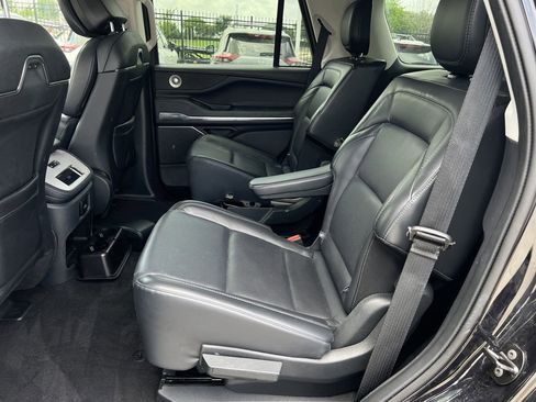 Used 2025 Lincoln Navigator Reserve AWD/4WD image 10
