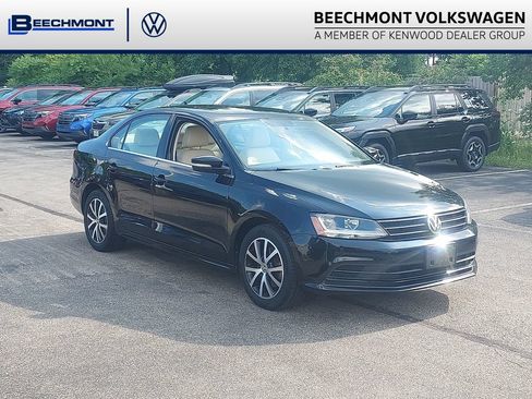 Used 2017 Volkswagen Jetta SE FWD image 1