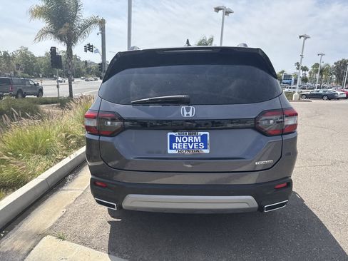 Certified 2025 Honda Pilot Touring image 6