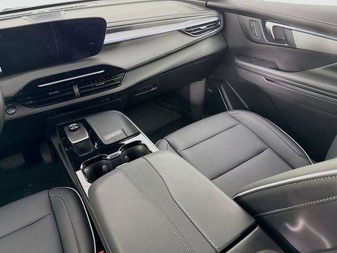 Used 2025 Buick Enclave Preferred image 24