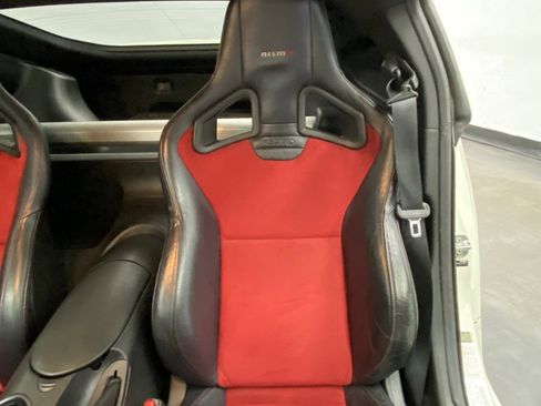Used 2016 Nissan 370Z NISMO RWD image 21
