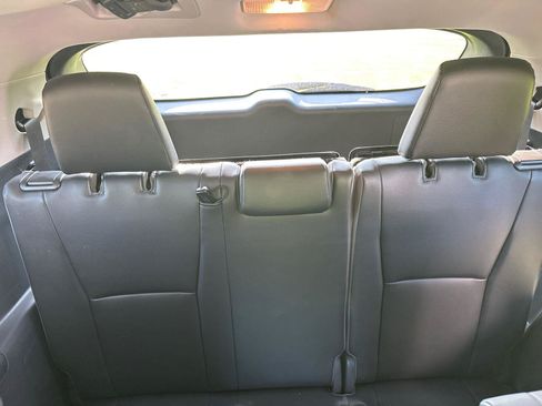 Used 2020 Toyota Highlander XLE AWD/4WD image 8