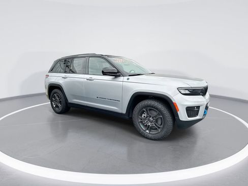 New 2024 Jeep Grand Cherokee Trailhawk AWD/4WD image 9