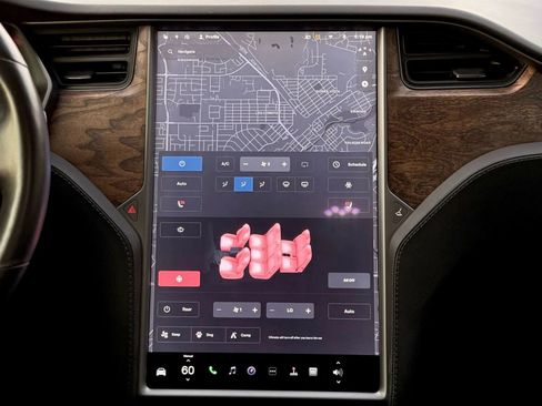 Used 2018 Tesla Model X 75D image 17