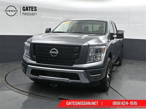 Used 2024 Nissan Titan SV w/ SV Convenience Package image 6